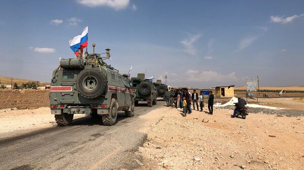 Патруль военной полиции РФ в районе Кобани на сирийско-турецкой границе Патруль военной полиции РФ в районе Кобани на сирийско-турецкой границе