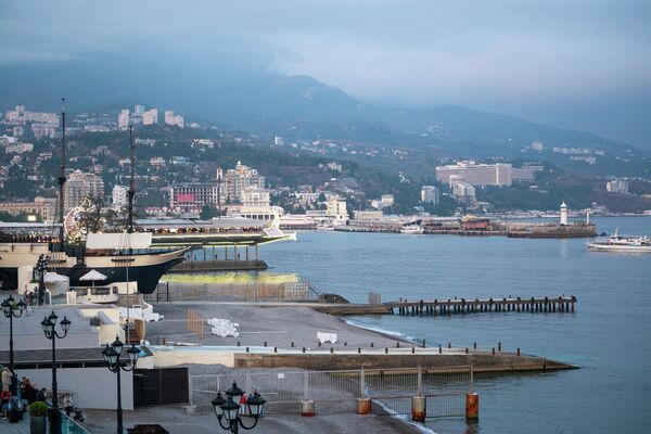 Крым. Ялта. Вид на набережную Крым. Ялта. Вид на набережную