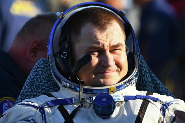 Член основного экипажа 59/60-й длительной экспедиции на МКС космонавт Роскосмоса Алексей Овчинин после посадки спускаемого аппарата пилотируемого космического корабля Союза МС-12 Член основного экипажа 59/60-й длительной экспедиции на МКС космонавт Роскосмоса Алексей Овчинин после посадки спускаемого аппарата пилотируемого космического корабля Союза МС-12