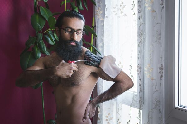 Проект фотографа Niko Photographisme под названием THE ROBOT NEXT DOOR, в котором показал будущее сожительство человечества с роботами Проект фотографа Niko Photographisme под названием THE ROBOT NEXT DOOR, в котором показал будущее сожительство человечества с роботами