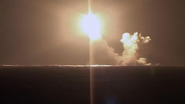 Запуск ракеты Булава с подводного крейсера Князь Владимир