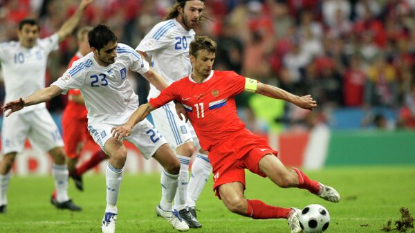 Игровой момент матча Россия - Греция на ЕВРО-2008