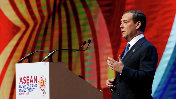 Медведев встретился в Бангкоке с премьером Камбоджи