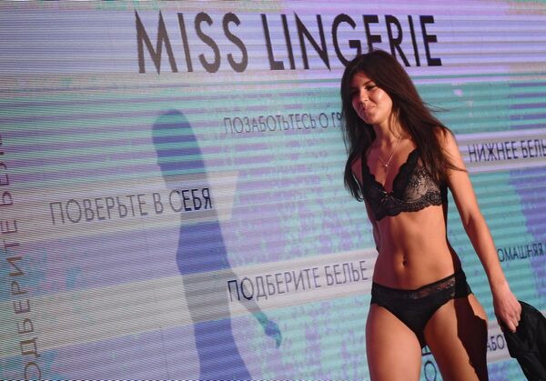 Участница конкурса Miss Lingerie в рамках Lingerie Fashion Week Участница конкурса Miss Lingerie в рамках Lingerie Fashion Week