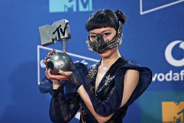 Певица Жасмин Сокко на церемонии награждения MTV Europe Music Awards Певица Жасмин Сокко на церемонии награждения MTV Europe Music Awards