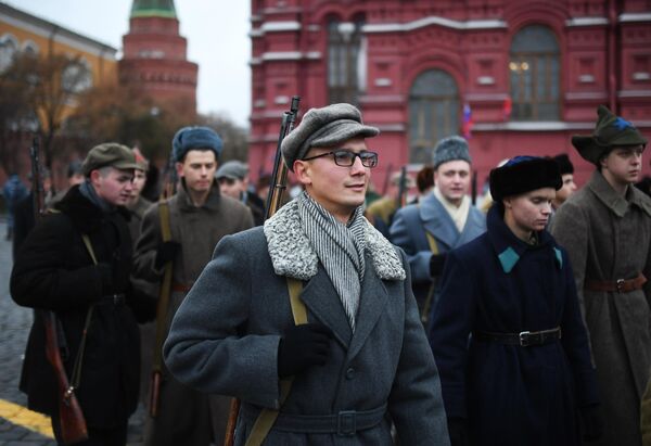 Участники марша, приуроченного к 78-й годовщине парада 1941 года на Красной площади Участники марша, приуроченного к 78-й годовщине парада 1941 года на Красной площади