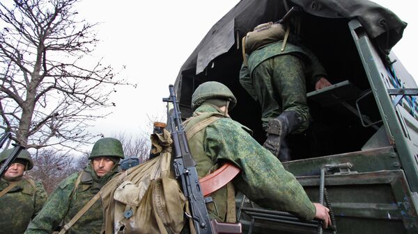 Военнослужащие Народной милиции ДНР покидают свои позиции у села Петровского Военнослужащие Народной милиции ДНР покидают свои позиции у села Петровского