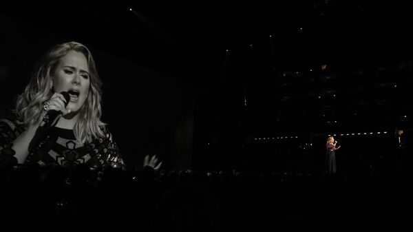 Британская певица Адель выступает на 59-й ежегодной премии Grammy music Awards 12 февраля 2017 года Британская певица Адель выступает на 59-й ежегодной премии Grammy music Awards 12 февраля 2017 года