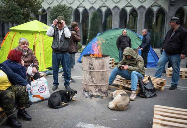 Участники акции протеста в Тбилиси против правящих властей. 15 ноября 2019 Участники акции протеста в Тбилиси против правящих властей. 15 ноября 2019