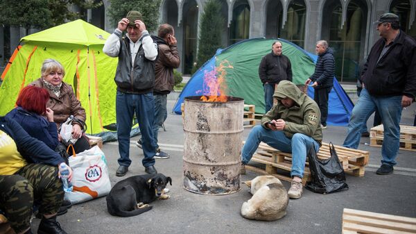 Участники акции протеста в Тбилиси против правящих властей. 15 ноября 2019 Участники акции протеста в Тбилиси против правящих властей. 15 ноября 2019