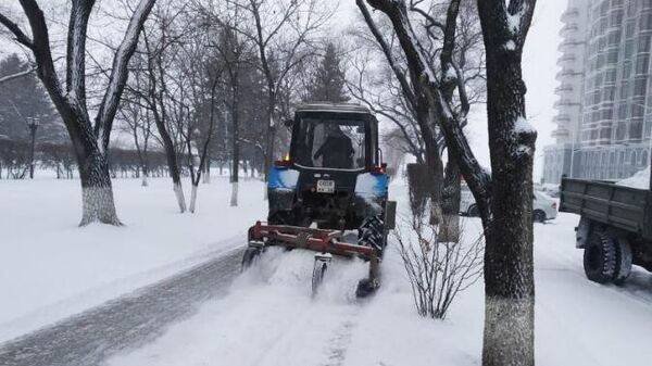 Уборка снега в Благовещенске Уборка снега в Благовещенске