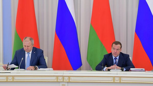 Председатель правительства РФ Дмитрий Медведев и премьер-министр Белоруссии Сергей Румас на заседании Совета министров Союзного государства России и Белоруссии Председатель правительства РФ Дмитрий Медведев и премьер-министр Белоруссии Сергей Румас на заседании Совета министров Союзного государства России и Белоруссии