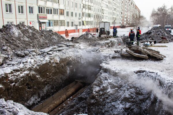 Вместо предполагаемых пяти метров трубы теплоэнергетикам пришлось менять 30 Вместо предполагаемых пяти метров трубы теплоэнергетикам пришлось менять 30
