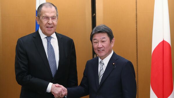 Министр иностранных дел РФ Сергей Лавров и министр иностранных дел Японии Тосимицу Мотэги во время встречи в Нагое Министр иностранных дел РФ Сергей Лавров и министр иностранных дел Японии Тосимицу Мотэги во время встречи в Нагое
