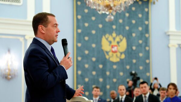 Председатель правительства России Дмитрий Медведев проводит рабочую встречу с активом местных и первичных отделений партии Единой России Председатель правительства России Дмитрий Медведев проводит рабочую встречу с активом местных и первичных отделений партии Единой России