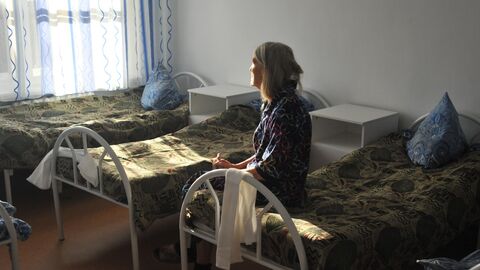 Пациентка в больничной палате психосоматического отделения Тамбовской областной психиатрической больницы Пациентка в больничной палате психосоматического отделения Тамбовской областной психиатрической больницы