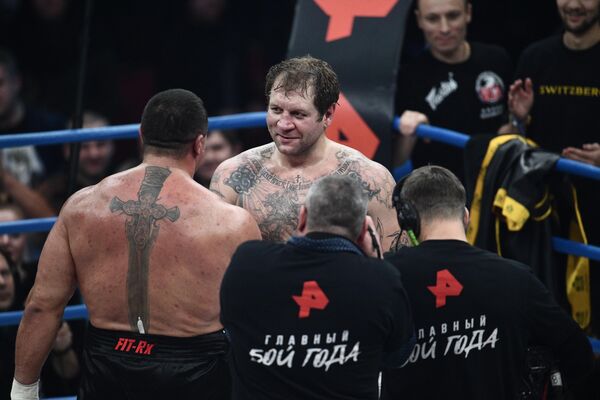 Михаил Кокляев и Александр Емельяненко (справа) Михаил Кокляев и Александр Емельяненко (справа)