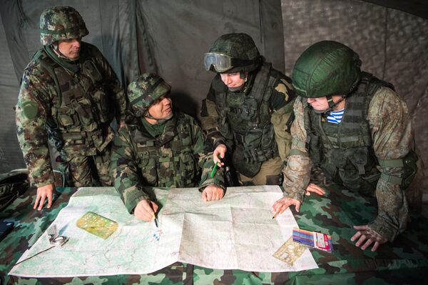 Взаимодействие российских, белорусских и сербских военнослужащих во время совместных тактических учений на полигоне Посулянски Левады в Сербии Взаимодействие российских, белорусских и сербских военнослужащих во время совместных тактических учений на полигоне Посулянски Левады в Сербии