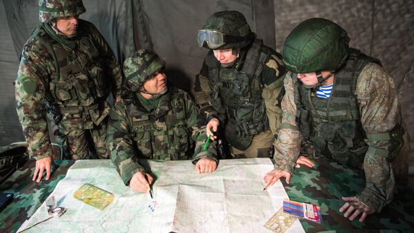 Взаимодействие российских, белорусских и сербских военнослужащих во время совместных тактических учений на полигоне Посулянски Левады в Сербии Взаимодействие российских, белорусских и сербских военнослужащих во время совместных тактических учений на полигоне Посулянски Левады в Сербии