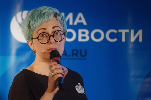 Искусствовед, лектор культурной платформы Синхронизация Наталья Вострикова на презентации VR-проекта РИА Новости Музей исчезнувших картин в Государственном центральном музее современной истории России Искусствовед, лектор культурной платформы Синхронизация Наталья Вострикова на презентации VR-проекта РИА Новости Музей исчезнувших картин в Государственном центральном музее современной истории России