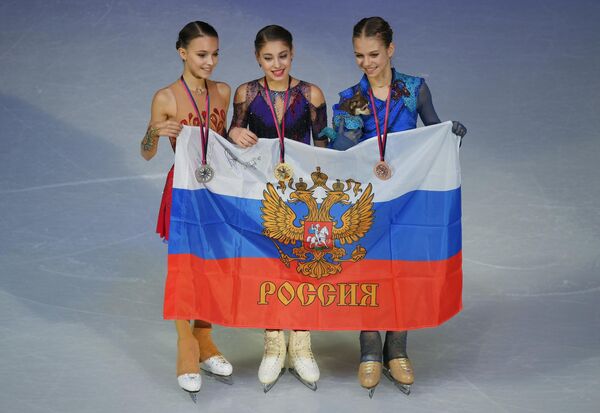 Призеры женского одиночного катания финала Гран-При по фигурному катанию Призеры женского одиночного катания финала Гран-При по фигурному катанию