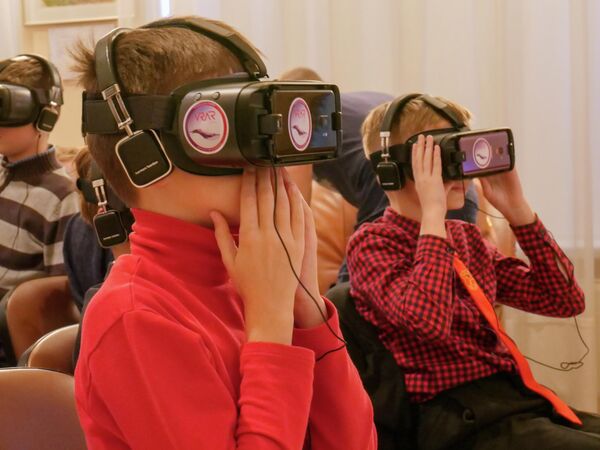 Белорусские школьники в VR-очках Белорусские школьники в VR-очках