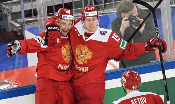 Хоккеисты сборной России Антон Слепышев и Павел Карнаухов Хоккеисты сборной России Антон Слепышев и Павел Карнаухов
