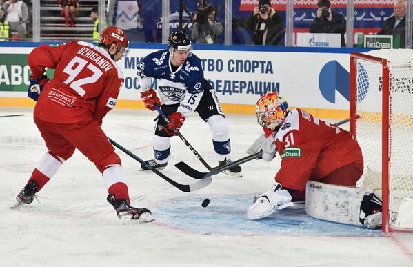 Защитник сборной России Игорь Ожиганов, форвард сборной Финляндии Миро Аалтонен и вратарь сборной России Илья Сорокин Защитник сборной России Игорь Ожиганов, форвард сборной Финляндии Миро Аалтонен и вратарь сборной России Илья Сорокин