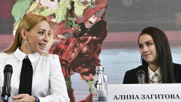 Татьяна Навка и Алина Загитова на пресс-конференции, посвященной премьере мюзикла на льду Спящая красавица. Легенда двух королевств
