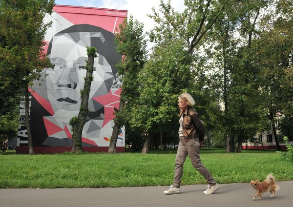 Портрет художника Владимира Татлина на стене дома в Москве Портрет художника Владимира Татлина на стене дома в Москве