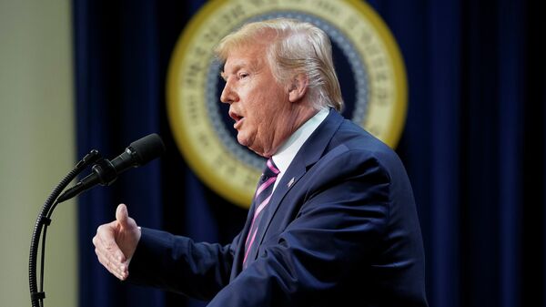 Президент США Дональд Трамп во время выступления в Белом доме Президент США Дональд Трамп во время выступления в Белом доме