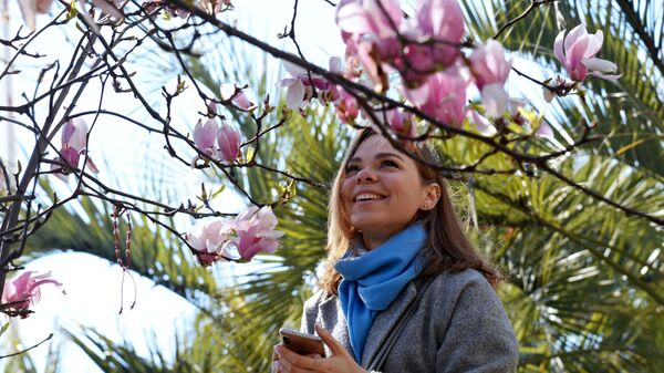 Девушка на улице в Сочи Девушка на улице в Сочи