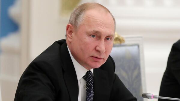 Путин назвал работу по созданию стабильной макроэкономики позитивной