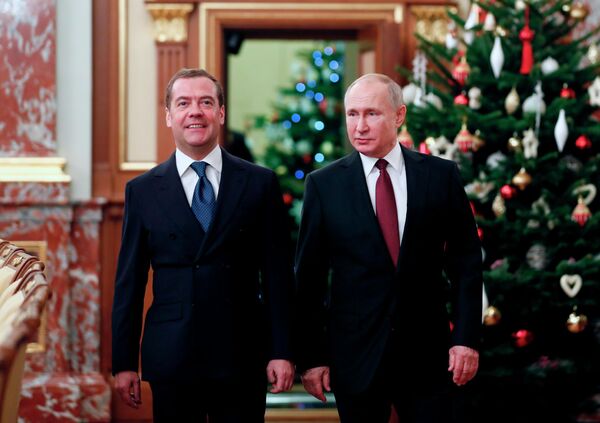 Президент РФ Владимир Путин и председатель правительства РФ Дмитрий Медведев на предновогодней встрече с членами правительства РФ Президент РФ Владимир Путин и председатель правительства РФ Дмитрий Медведев на предновогодней встрече с членами правительства РФ