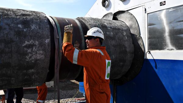 Рабочий на участке строительства газопровода Северный поток-2 Рабочий на участке строительства газопровода Северный поток-2