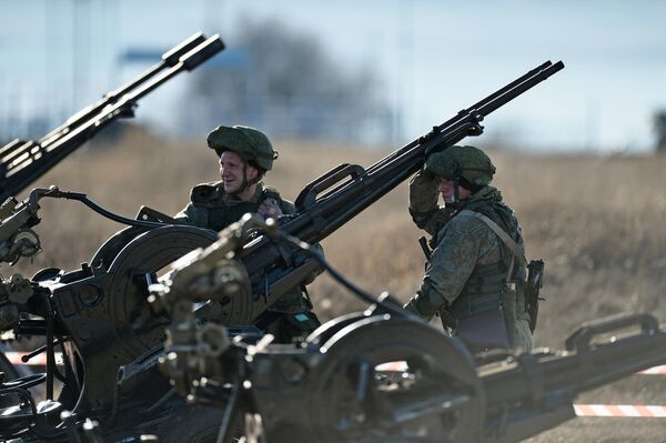 Военнослужащие береговой обороны Черноморского флота во время отборочных соревнований в конкурсе Танковый биатлон на полигоне Ангарский в Крыму Военнослужащие береговой обороны Черноморского флота во время отборочных соревнований в конкурсе Танковый биатлон на полигоне Ангарский в Крыму