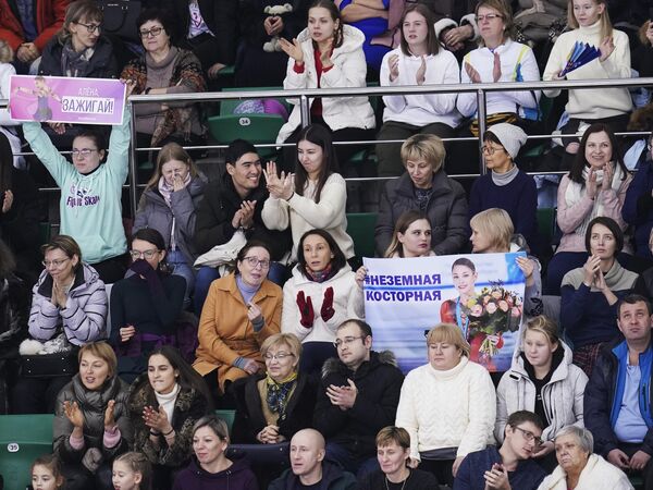 Болельщики поддерживают Алену Косторную Болельщики поддерживают Алену Косторную