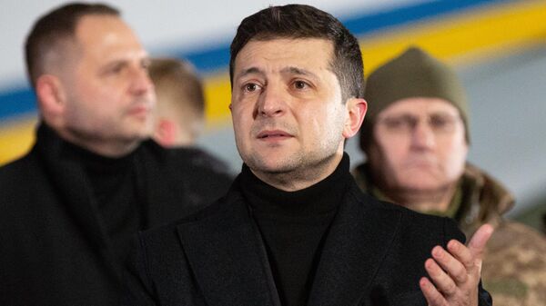 Президент Украины Владимир Зеленский во время встречи украинских военнопленных аэропорту Борисполь Президент Украины Владимир Зеленский во время встречи украинских военнопленных аэропорту Борисполь