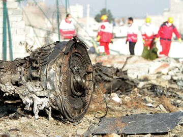 На месте крушения пассажирского лайнера Украины Boeing 737-800 неподалеку от тегеранского международного аэропорта имени Имама Хомейни