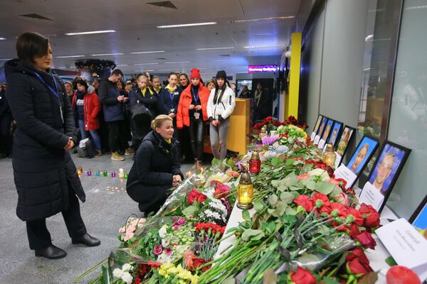 Память погибших в авиакатастрофе членов экипажа Boeing-737 почтили в Киеве Память погибших в авиакатастрофе членов экипажа Boeing-737 почтили в Киеве