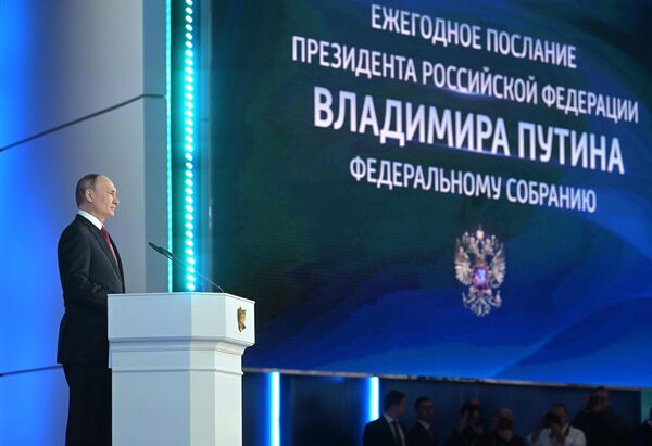 Президент РФ Владимир Путин выступает с ежегодным посланием Федеральному Собранию Президент РФ Владимир Путин выступает с ежегодным посланием Федеральному Собранию