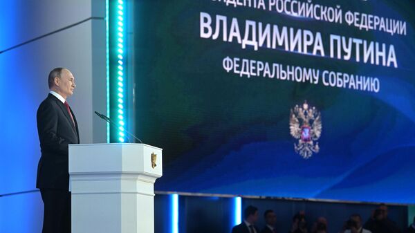 Президент РФ Владимир Путин выступает с ежегодным посланием Федеральному Собранию Президент РФ Владимир Путин выступает с ежегодным посланием Федеральному Собранию