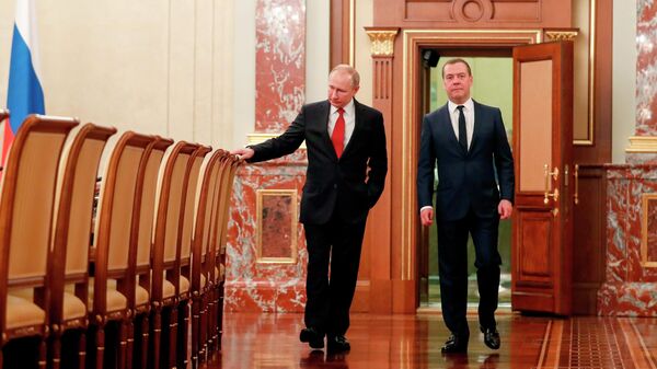 Президент РФ Владимир Путин и председатель правительства РФ Дмитрий Медведев перед встречей с членами правительства РФ Президент РФ Владимир Путин и председатель правительства РФ Дмитрий Медведев перед встречей с членами правительства РФ
