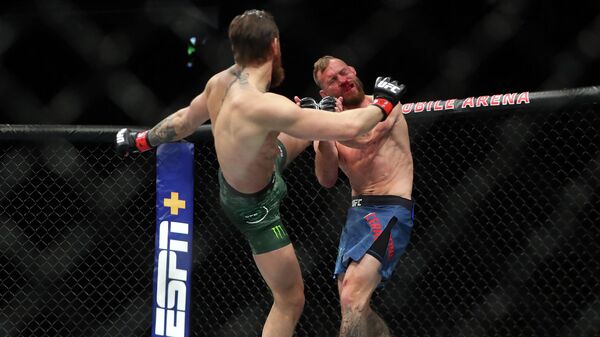 Слева направо: бойцы UFC Конор Макгрегор (Ирландия) и Дональд Серроне (США) а турнире UFC 246 Слева направо: бойцы UFC Конор Макгрегор (Ирландия) и Дональд Серроне (США) а турнире UFC 246