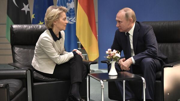 Президент РФ Владимир Путин и председатель Европейской комиссии Урсула фон дер Ляйен во время встречи на полях Международной конференции по Ливии в Берлине Президент РФ Владимир Путин и председатель Европейской комиссии Урсула фон дер Ляйен во время встречи на полях Международной конференции по Ливии в Берлине