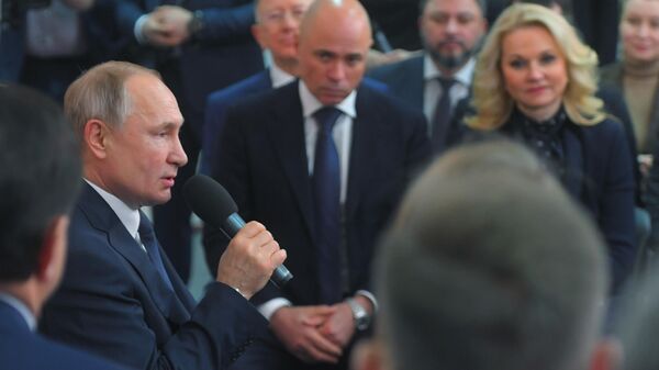 Президент РФ Владимир Путин проводит встречу с представителями общественности в Центре культуры и досуга Усманского района Президент РФ Владимир Путин проводит встречу с представителями общественности в Центре культуры и досуга Усманского района