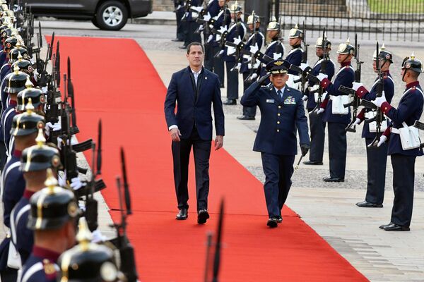 Хуан Гуайдо во время визита в Колумбию Хуан Гуайдо во время визита в Колумбию