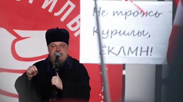 Протоиерей Всеволод Чаплин во время митинга За сохранение территориальной целостности России. Против передачи Курильских островов Японии в Москве Протоиерей Всеволод Чаплин во время митинга За сохранение территориальной целостности России. Против передачи Курильских островов Японии в Москве