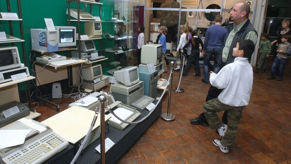 На выставке 60 лет российской информатике На выставке 60 лет российской информатике
