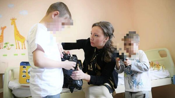 Детский омбудсмен Анна Кузнецова навестила в больнице детей, которых отец оставил в аэропорту Шереметьево Детский омбудсмен Анна Кузнецова навестила в больнице детей, которых отец оставил в аэропорту Шереметьево